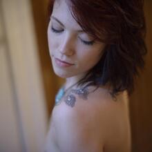  Nude