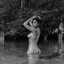  Nude