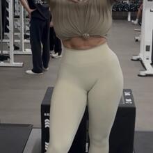  Nude