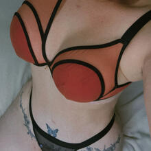  Nude