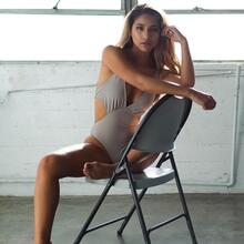  Nude