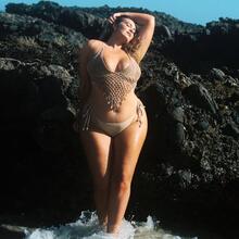  Nude