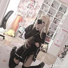  Nude