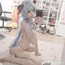  Nude