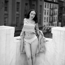 Nude
