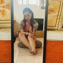  Nude