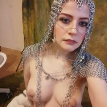  Nude