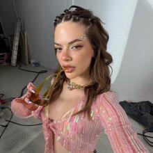  Nude