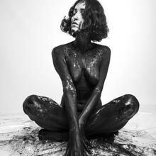  Nude