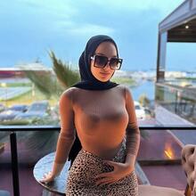  Nude
