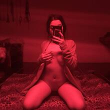  Nude