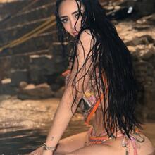  Nude