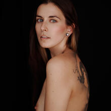  Nude