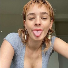  Nude