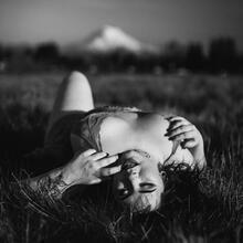  Nude