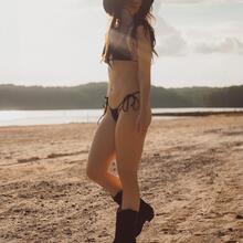  Nude