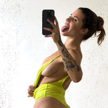  Nude