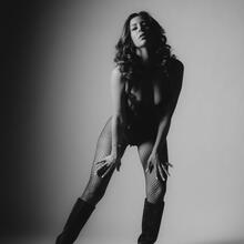 Nude