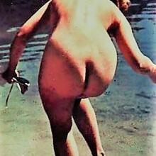  Nude