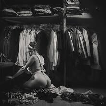  Nude