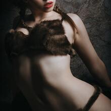  Nude