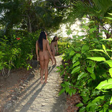  Nude