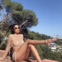  Nude