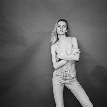  Nude