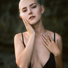  Nude
