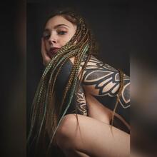  Nude