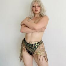  Nude