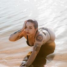  Nude