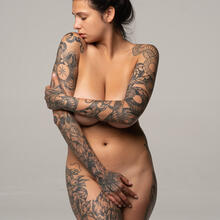  Nude