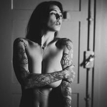  Nude