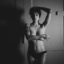  Nude
