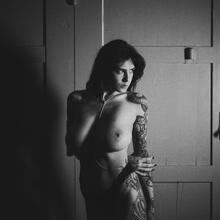  Nude