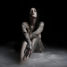  Nude