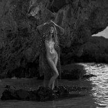  Nude