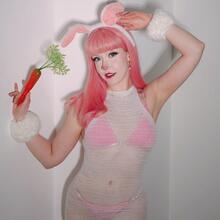  Nude