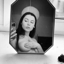  Nude