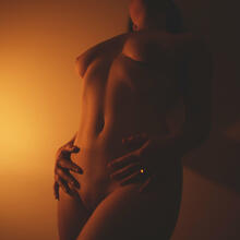  Nude