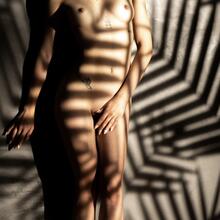  Nude
