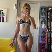  Nude