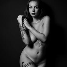  Nude