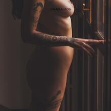  Nude