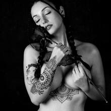  Nude