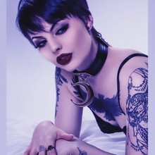  Nude