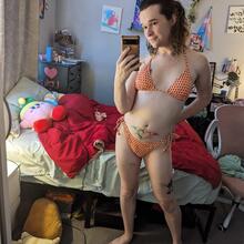  Nude