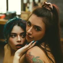  Nude