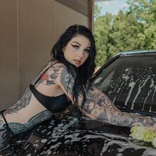  Nude